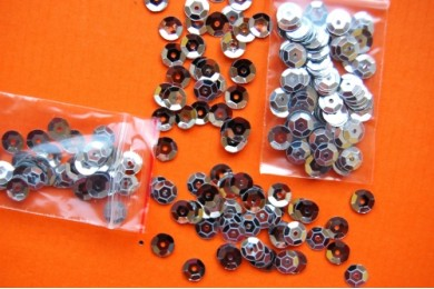 Flitry sypané 703 vel.8mm, balení 3g. lomené