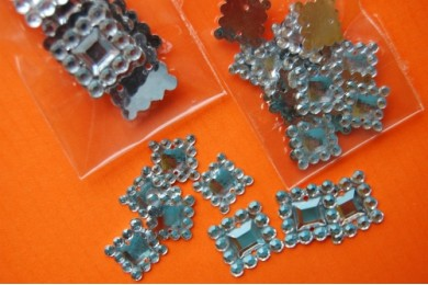 Našívací ozdoba 335 vel.15mm balení 2g